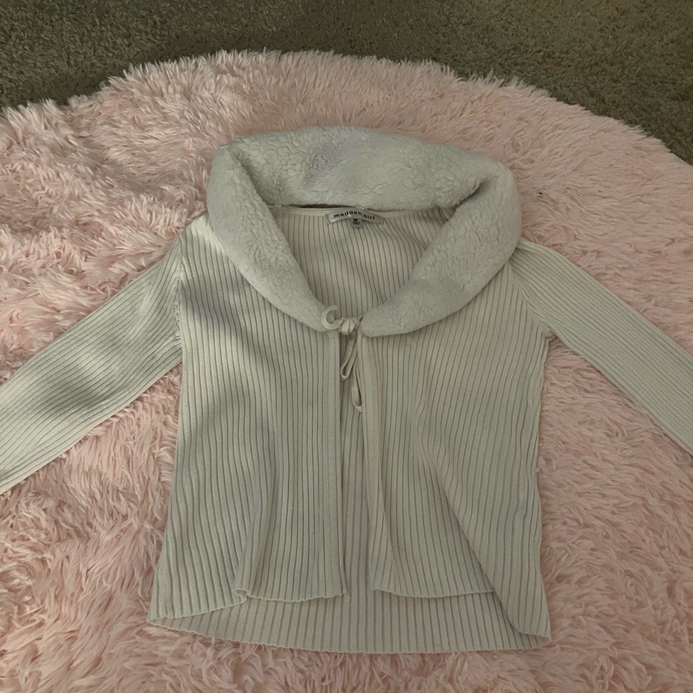 Cozy White Sweater with Faux Fur Collar